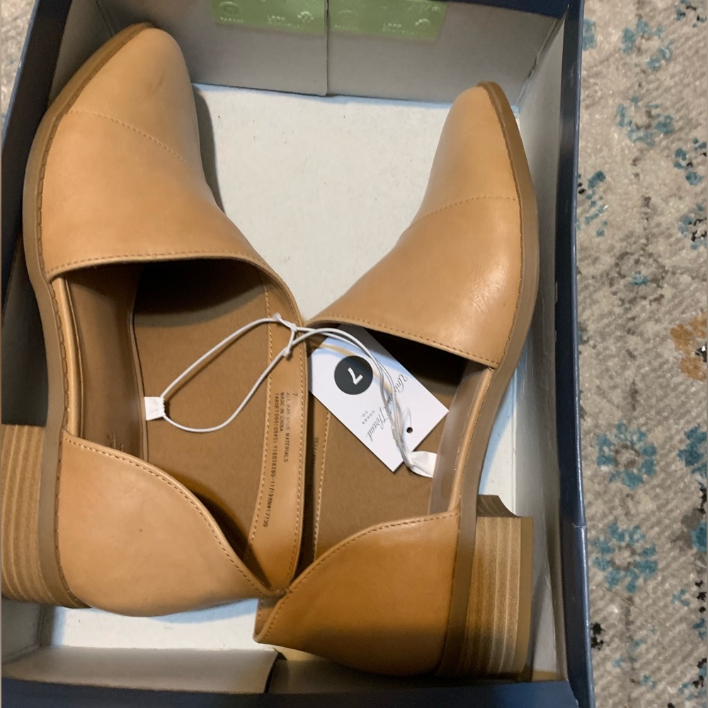 Universal thread d’orsay flats nwt in tan beige cut out 7